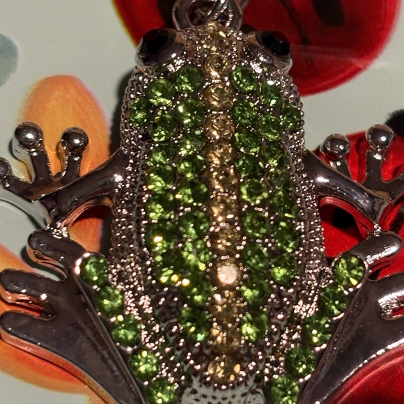 Sparkling Green Frog Keychain - Picture 2 of 3